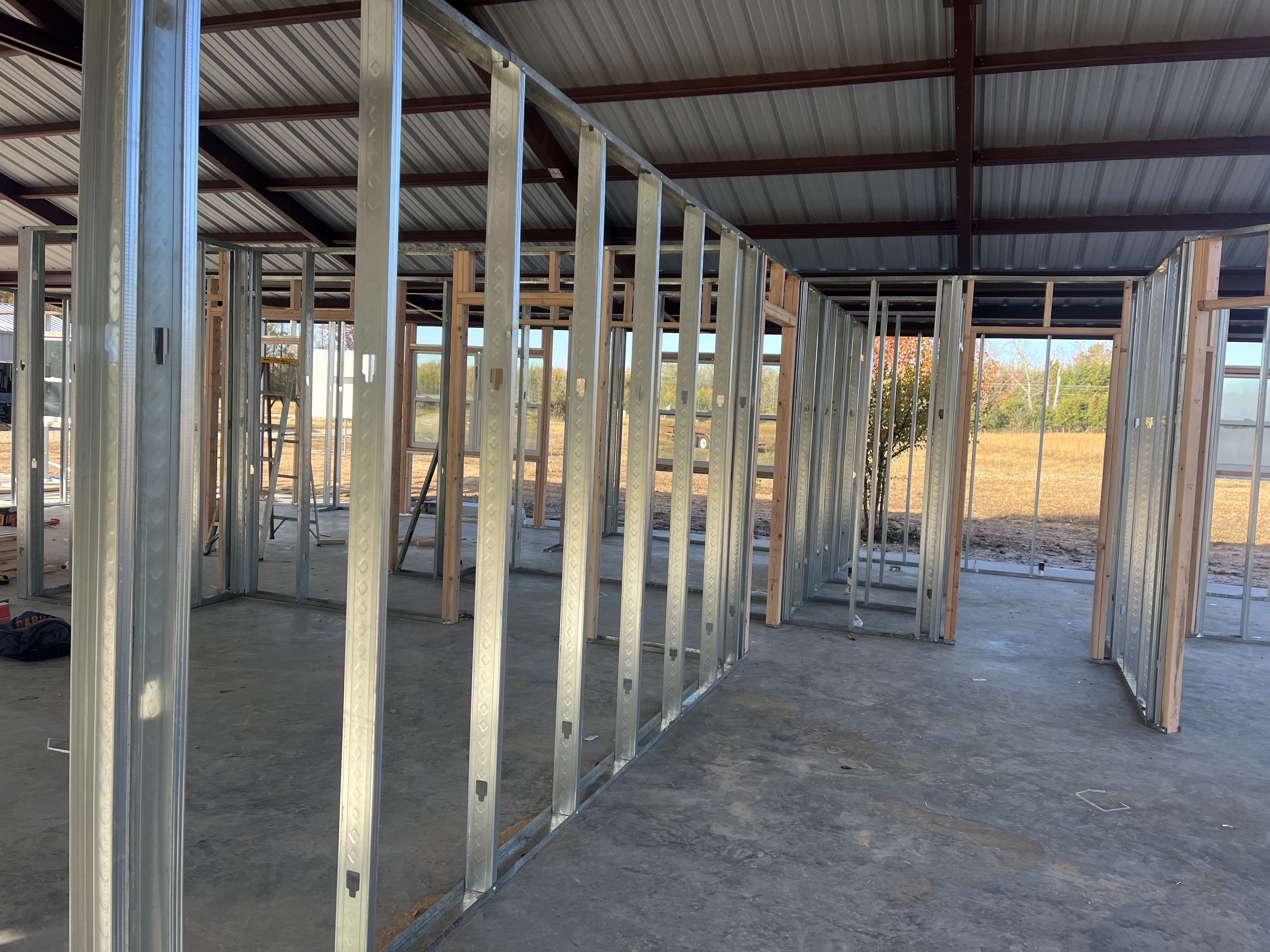 Metal building project photo with finished exterior